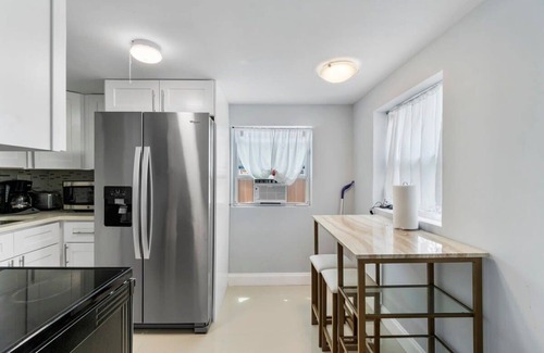 Dolphin Isles Apartamento | Walk To The Beach | Fire pit + Pool | Coconut Unit