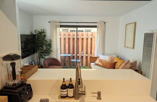 El Segundo Apartamento | Walk to the Beach Manhattan Beach Parking
