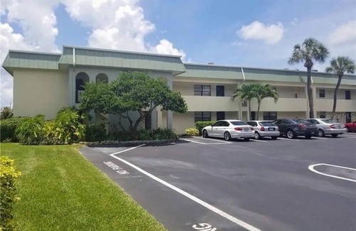 Capri Isle Condominio | A pie de la playa! Condominio amueblado frente al mar en una ubicación perfecta!