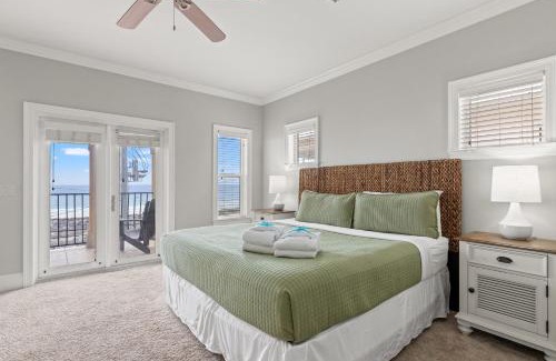 Sunnyside On The Gulf Casa | Walk To The Beach! 3 Story Home! 2 Balconies With Gulf Views!
