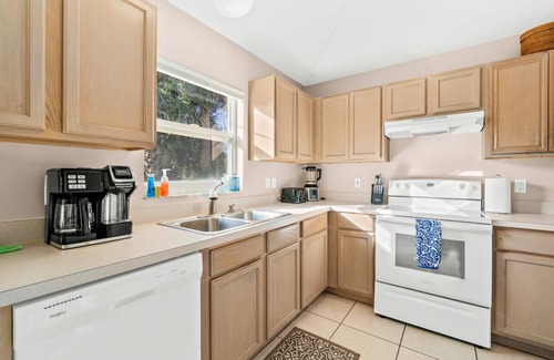 Indialantic Casa | Walk to the Beach - 3/2 Beach Themed Townhome