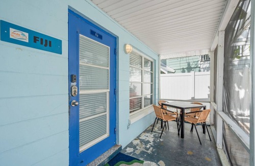 Siesta Key Village Casa | Walk to the Beach and Village- Fiji Villa