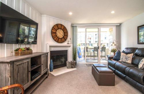 Townsite Casa | Walk to the Beach Balcony Sunset Ocean Views