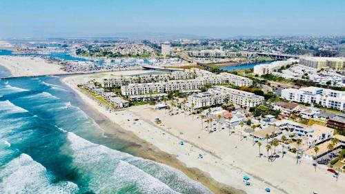 Townsite Casa | Walk to the Beach Balcony Sunset Ocean Views