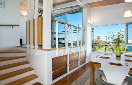Hayborough Casa | Walk to the beach - Family friendly - Wifi - The Tall House
