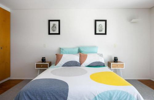 Hayborough Casa | Walk to the beach - Family friendly - Wifi - The Tall House