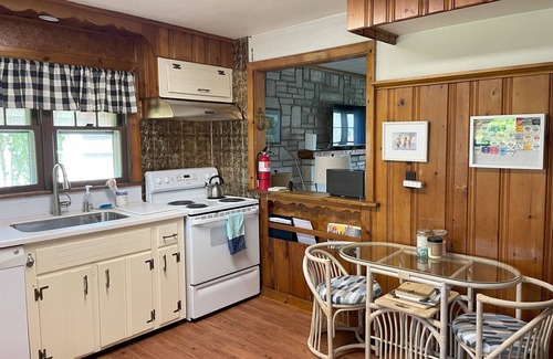 Avon Cabaña | Walk to the beach from this charming Bay Head beach house that sleeps a crowd.