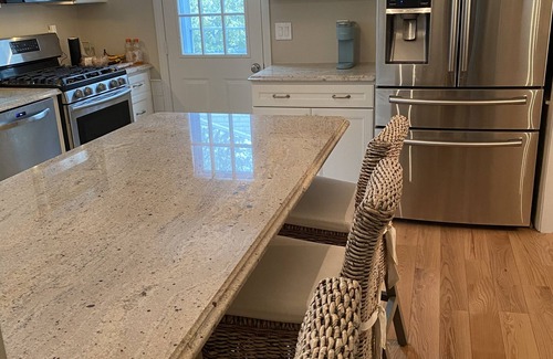East Falmouth Casa | Walk to the beach from the cutest house ever!!