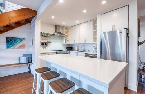 Kahuku Apartamento | Walk to the beach! North Shore Surf House