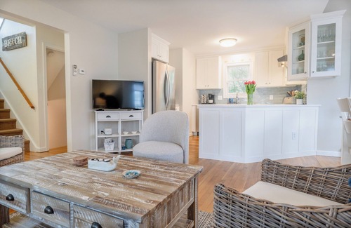 Easton's Point Casa | A pie de la playa o relajarse en el balcón de este hermoso Alquiler!
