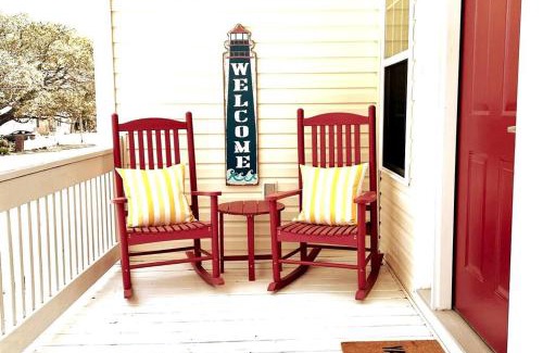 North Myrtle Beach Casa | Walk to the Beach-Sleeps 10 and Golfcart