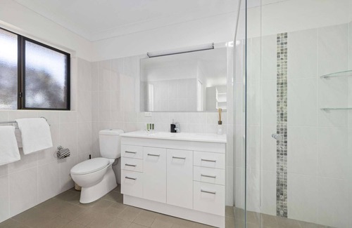 Korora Casa | Walk to the Beach, Sleeps 9, 4 Bedrooms, 2.5 Bathrooms