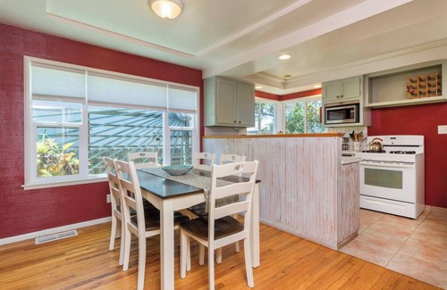 Encinitas Casa | Walk to the beach! The Moonlight Beach Bungalow