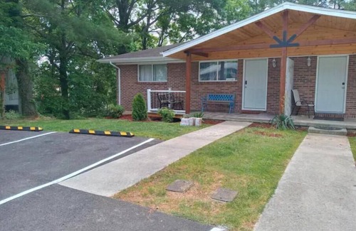 Bristol Casa | Walk to the Casino! Newly Renv 2022/Pvt Lux Queen!