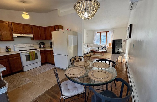 Saunderstown Casa | Walk to the Family Beach, North Narragansett.