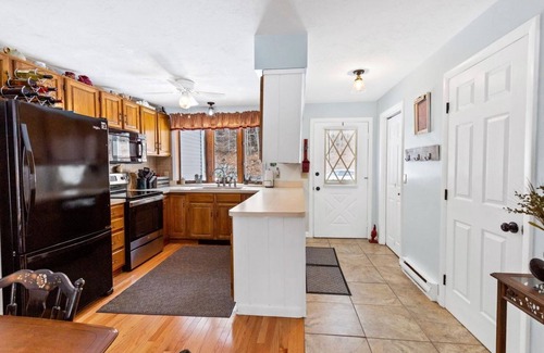 Bristol Casa | Walk to the Lake! Bike, Hike, RELAX! Beautiful setting, steps to Newfound Lake.