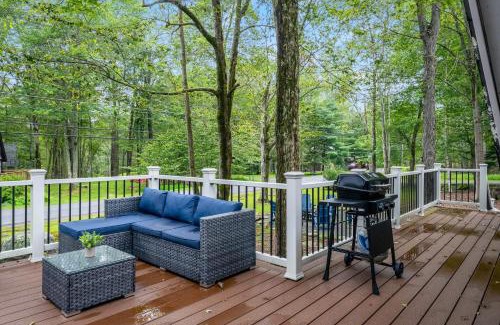 Pocono Lake Casa | Walk to the Lake Firepit and Sunroom Tomhickon