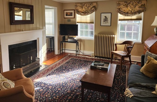 Prides Crossing Casa | Walk to the ocean and restaurants, home in the heart of Beverly Farms