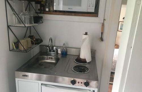 Rockport Apartamento | Walk to the ocean, very private. Secluded, woodsy location.