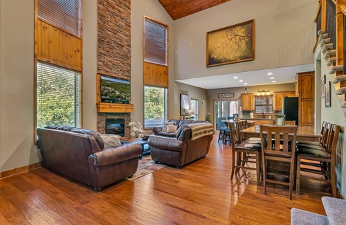 Hollister Cabina | Recientemente redecorado! 5 BR / 4BA en el hermoso Branson Canyon, cerca del lago y los campos de golf