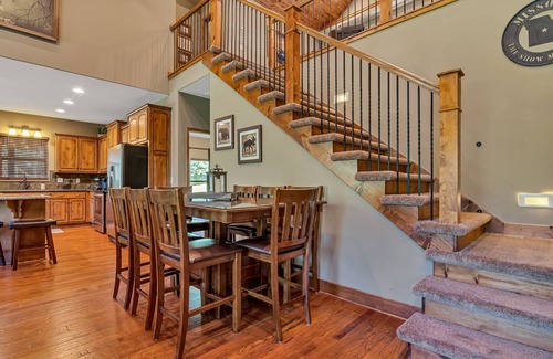 Hollister Cabina | Recientemente redecorado! 5 BR / 4BA en el hermoso Branson Canyon, cerca del lago y los campos de golf