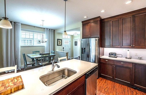 Okanagan-Similkameen Casa | Walk to the pools - 2 King master suites - 4 bedrooms 3.5 Baths