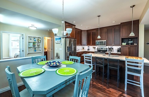 Okanagan-Similkameen Casa | Walk to the pools - 2 King master suites - 4 bedrooms 3.5 Baths