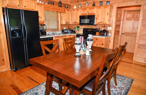 Murphy Cabina | Walk to the river or stay at the cabin w/ great outdoor space. Close to the Folk School & Casino