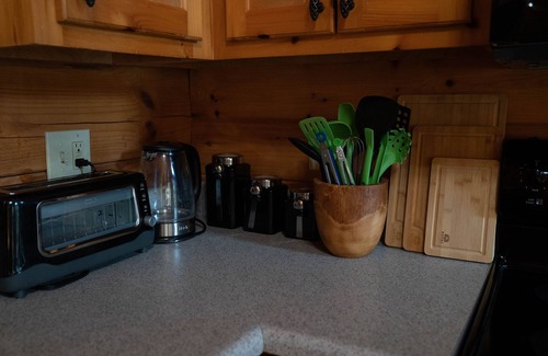 Murphy Cabina | Walk to the river or stay at the cabin w/ great outdoor space. Close to the Folk School & Casino