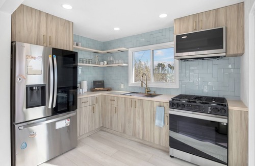 Huntington Beach Casa | Walk to the Sand! Ocean Views, Balcony & Parking | Sunset Surf