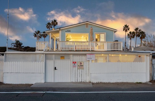 Huntington Beach Casa | Walk to the Sand! Ocean Views, Balcony & Parking | Sunset Surf