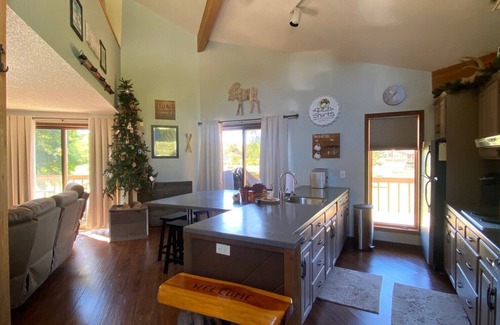 Mancelona Condominio | Walk to the slopes at Schuss Mountain