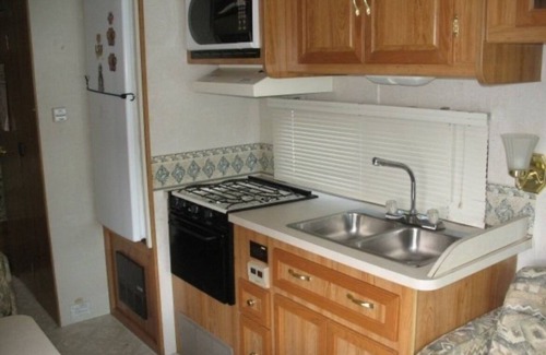 West Hills Casa | Walk to the Sound! From Fabulous RV with AC in charming Port Orchard!