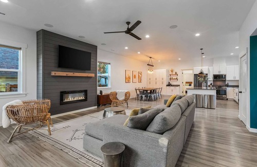 West End Casa | Walk to the waterfront - Charmwood House in Tacoma