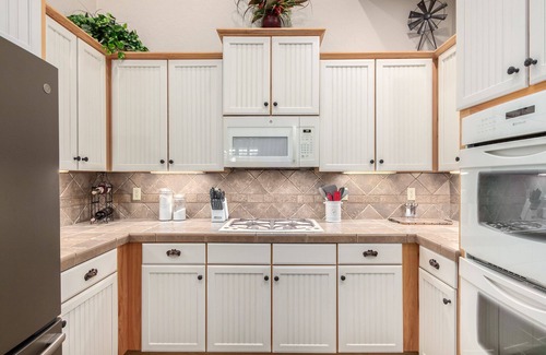 Litchfield Park Condominio | Walk to the Wigwam from this charming single-level condo!