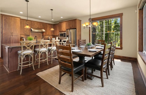 Cle Elum Casa | Walk to the Winery! Big Views of the Golf Course. Fantastic Value!!