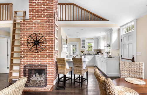 Nantucket Town Casa | A pie de la ciudad de Beautiful Cottage w / Guest House y A / C!
