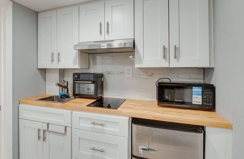 Rahway Apartamento | Walk to Train Station, Restaurants: Rahway Studio!