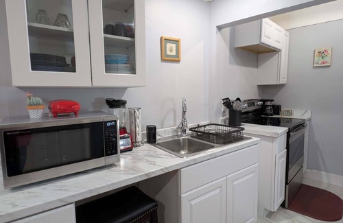 South Green Apartamento | Walk to Trinity Hartford 2BR Gem Barry Square