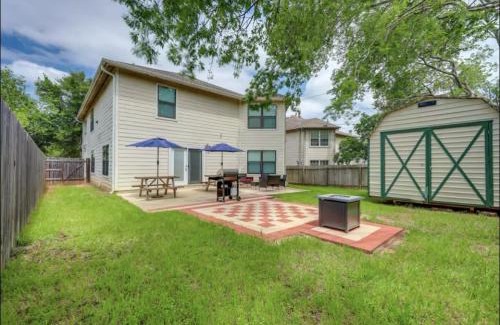 San Marcos Casa | Walk to Tx State 5 beds Firepit Grill