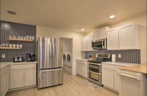San Marcos Casa | Walk to Tx State 5 beds Firepit Grill