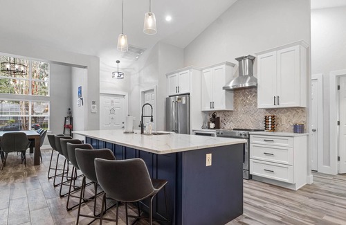 Gainesville Casa | Walk to UF Stadium! Modern Home with Grill + Patio