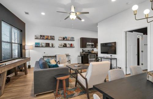 Hillsboro Village Casa | Walk to Vanderbilt and Belmont - Shuffle Board and Free Parking