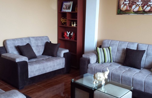 La Victoria Apartamento | Camina Facilmente a Videna desde este privado apartamento de 2 cuartos y 1 baño.