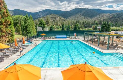 Pine Mountain Club Casa | Walk to Village Cozy Cabin in Pine Mountain Club!