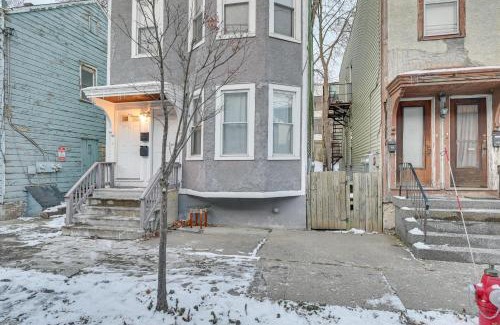 Albany Apartamento | Walk to Washington Park Remote Work-Ready Apt!