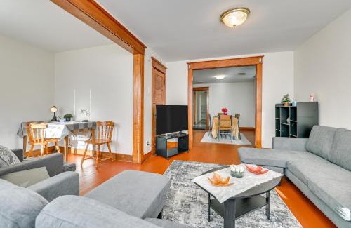 Albany Apartamento | Walk to Washington Park Remote Work-Ready Apt!