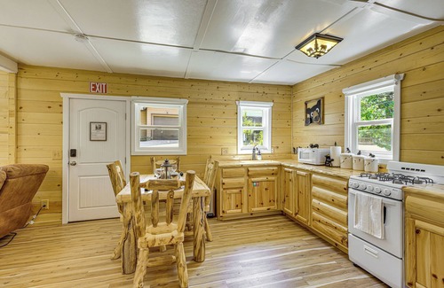 Green Valley Lake Cabina | Walk to Water: Cozy Cabin in Green Valley Lake!