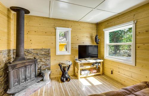 Green Valley Lake Casa | Walk to Water Cozy Cabin in Green Valley Lake!