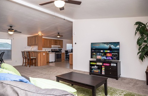 Bullhead City Casa | Walk to Water - Close to Boat Launch - Garage - Room for Boat & Toys!
